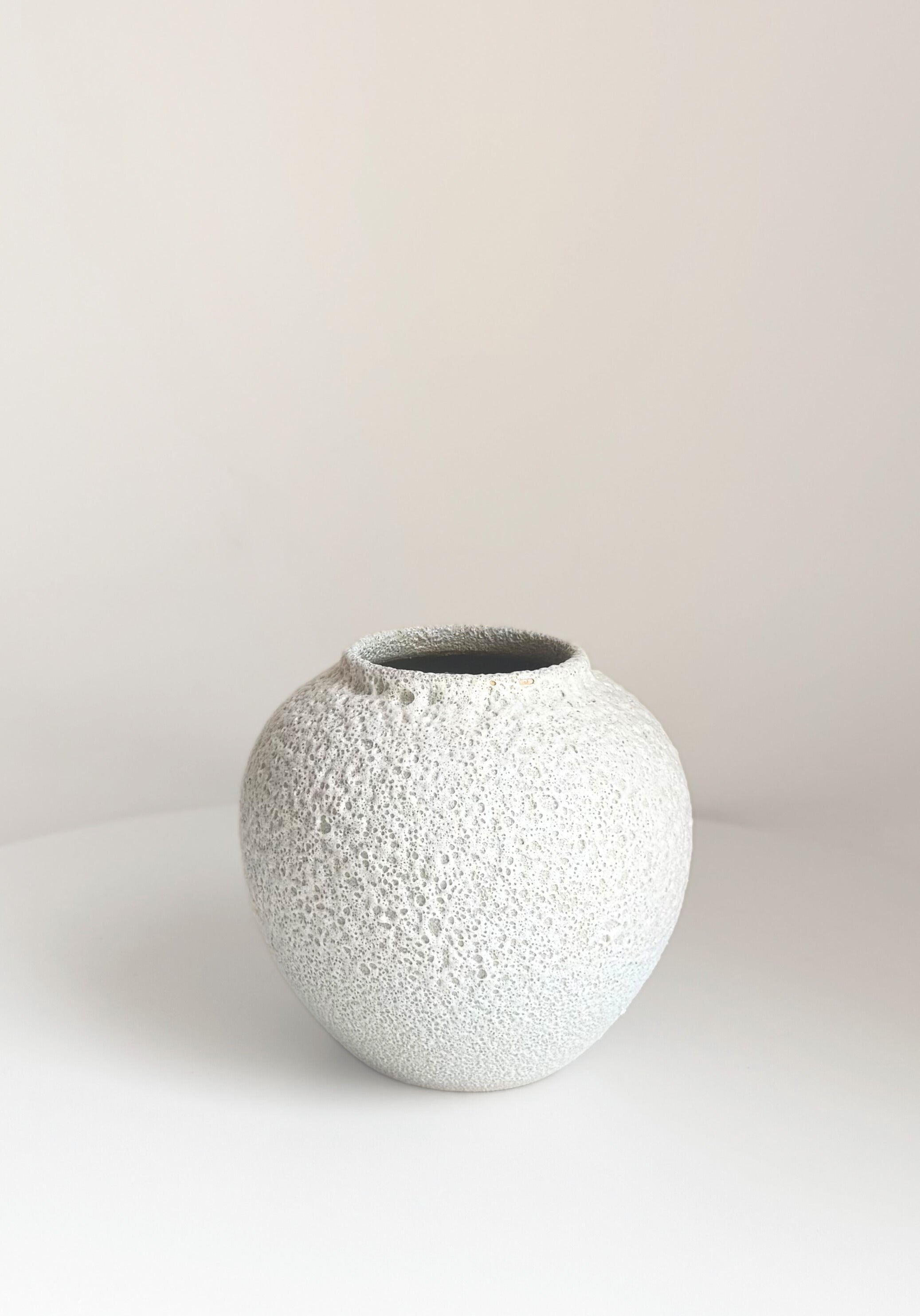 Round Sea Foam Surface Vase