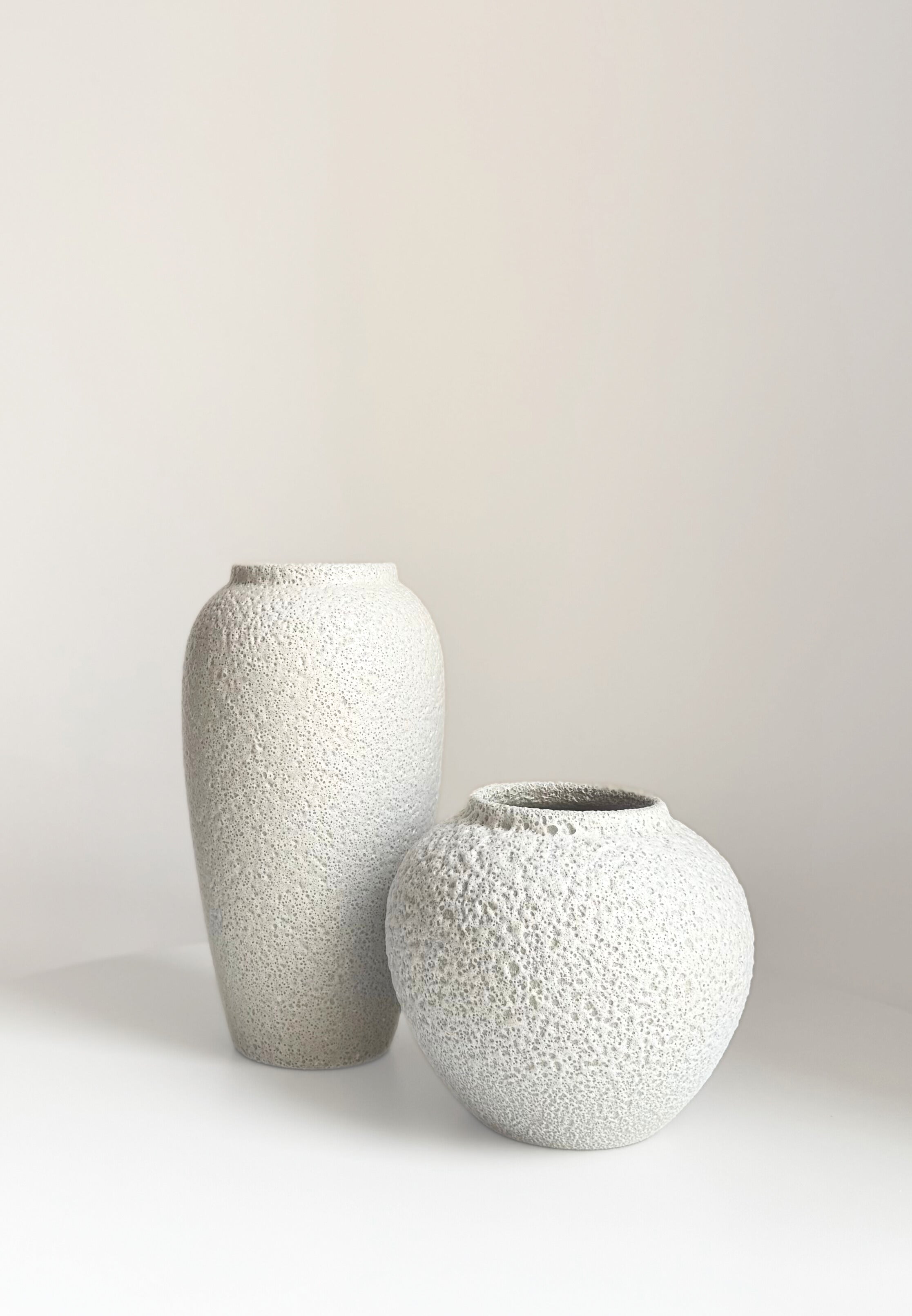 Round Sea Foam Surface Vase