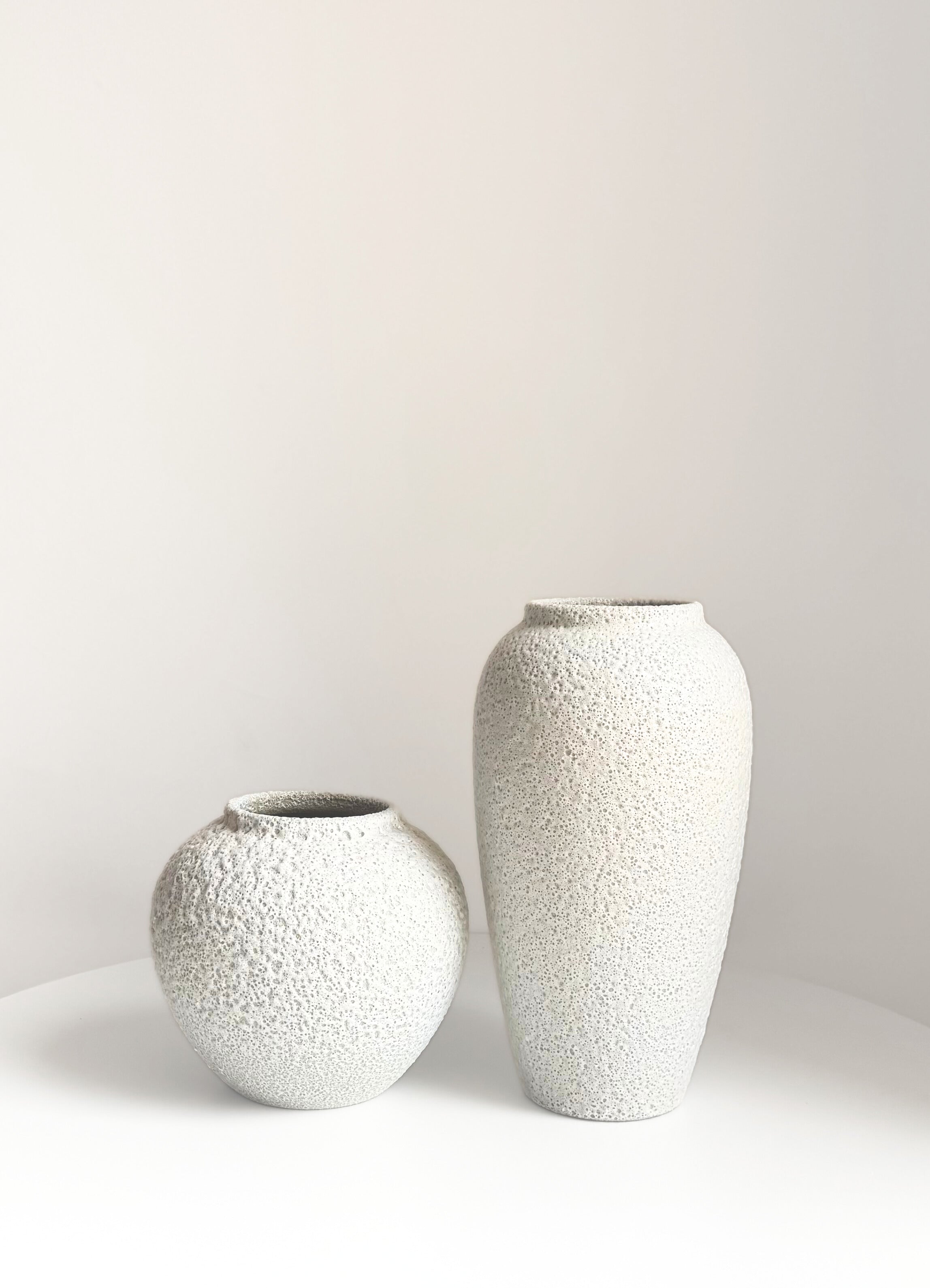Round Sea Foam Surface Vase